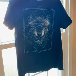 Black short sleeve wolf graphic tee